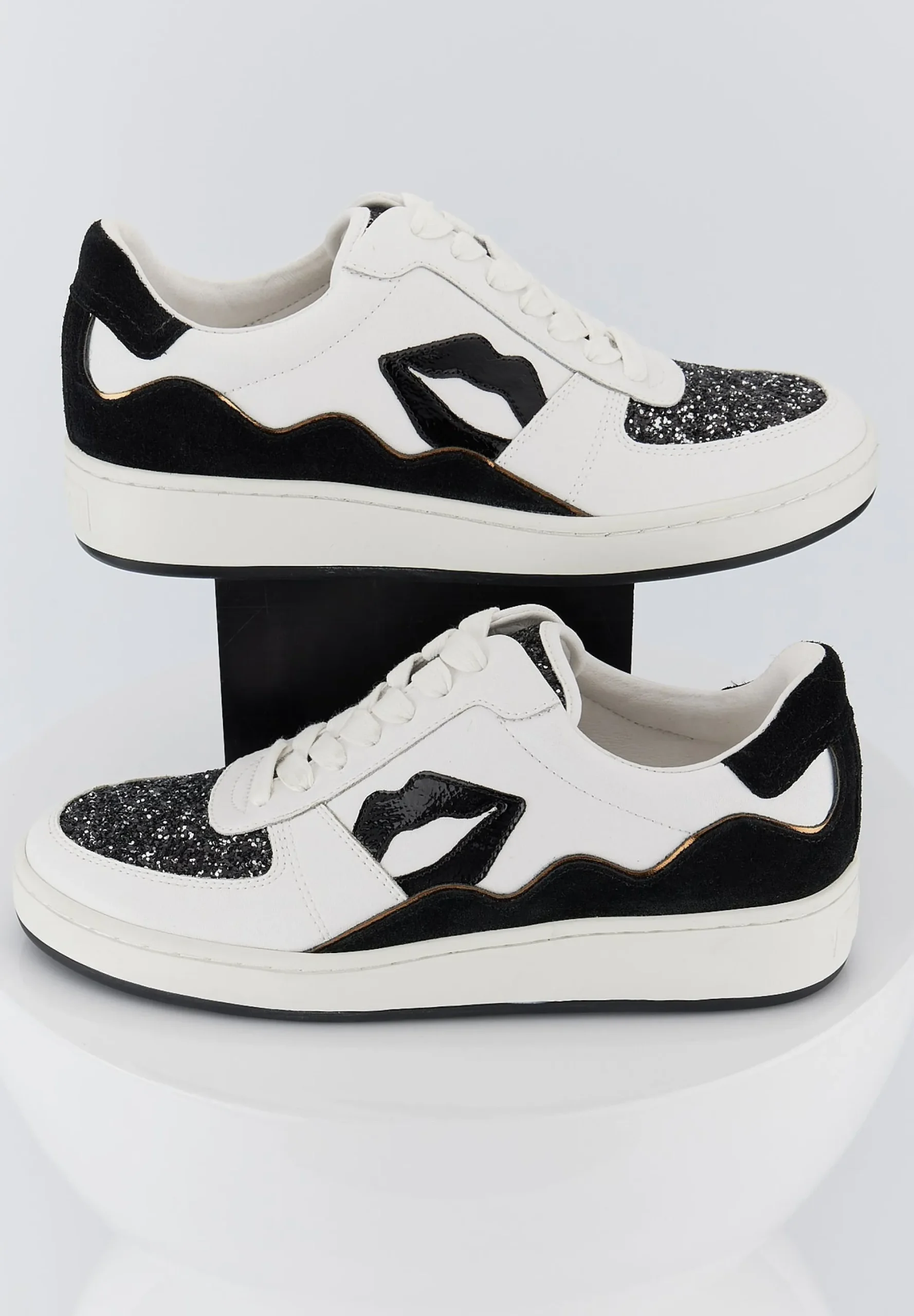 Bons Baisers Loulou<Loulou-